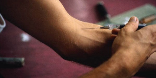 Uyuşturucu madde kullanan 2 yılla yargılanacak