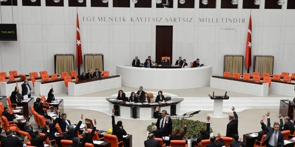 Gensoru önergeleri yarın görüşülecek
