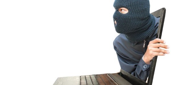 İnternet korsanlarının hedefi siyasetçiler