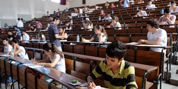 Temel bilimleri seçen lisans öğrencilerine 2 bin lira burs