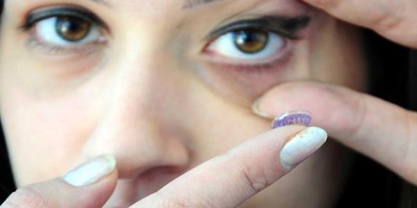 Klima ve kontak lens, göz kuruluğunu tetikliyor