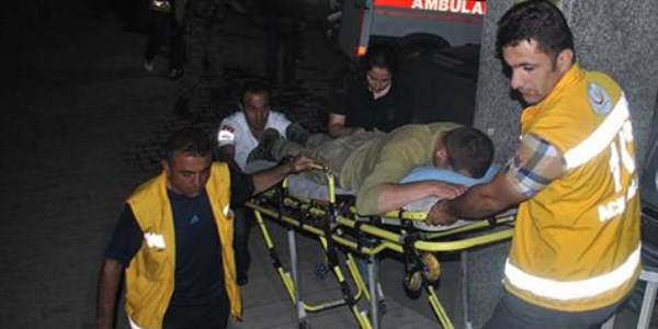 Kaçakçılar taşla saldırdı: 7 asker yaralı