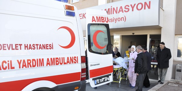 Hırsız arayan polis, damdan düştü