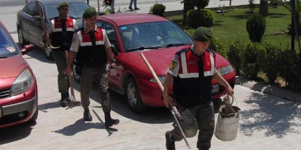 Polis memuruna kaçak kazı gözaltısı