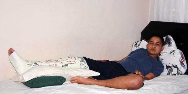 Polisin kayalıklarda ittiği liselinin bacağı kırdı