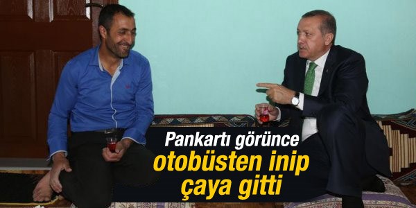 Erdoğan'ı seçim otobüsünden indiren pankart