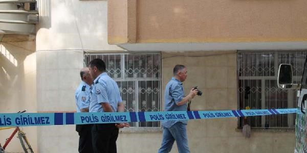 Liseli Emine, evlerinin önünde vuruldu