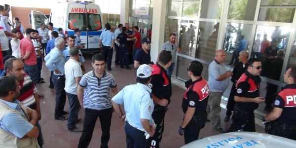 Polis arac devrildi: 2 yaral