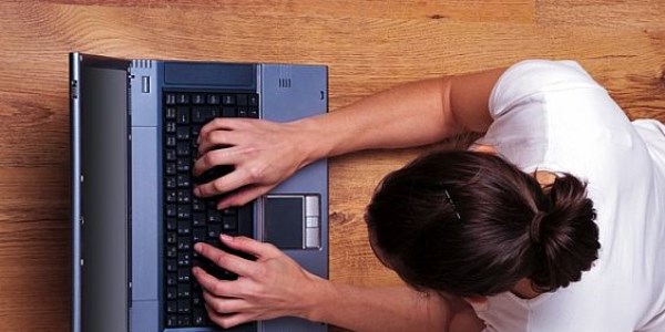 Kadınların en büyük eğlencesi internet ve televizyon