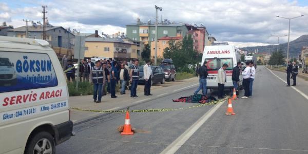Minibüsün çarptığı emekli öğretmen öldü