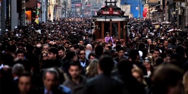 Türkiye'de genç nüfus oranındaki dengeler değişiyor
