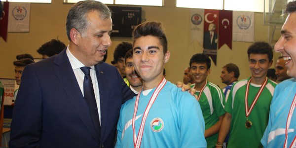 Öğrenci ile kaymakam arasında geç kalma mesajlaşması