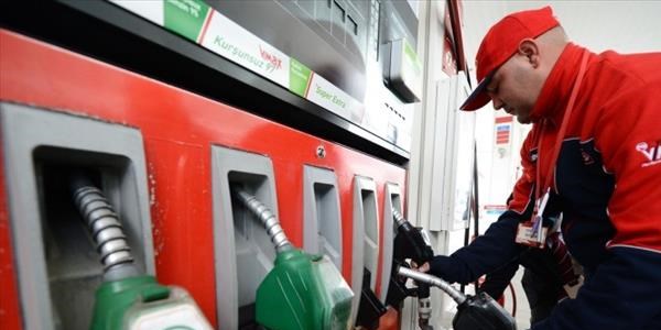 Akaryakıt pompaları Hazine'yi doldurdu