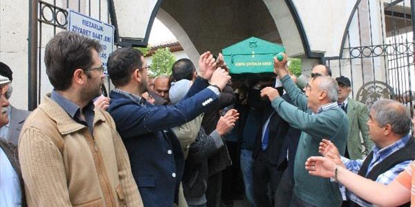 Öldürülen Doçent son yolculuğuna uğurlandı