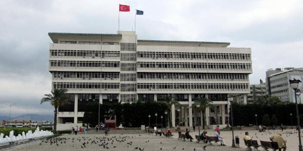İzmir Büyükşehir Belediyesi'nde 'Böcek' bulundu