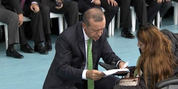 Başbakan ile o genç kız ne konuştu?