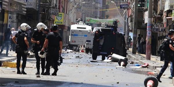 Lice'de askerlerin silahlarına el konuldu