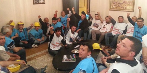 Türk İş Genel Merkezini bastılar