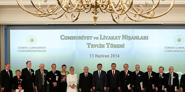 14 yabancı akademisyene Liyakat Nişanı