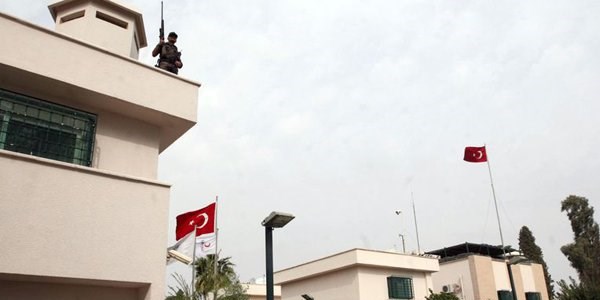 Özel harekatçılar silahları teslim etmediler