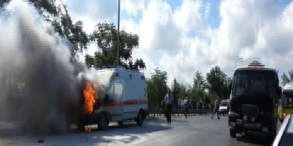 Ambulans alev alev yandı