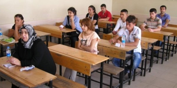 Ehliyet sınavına alınmayan adaylardan Müdür'e tepki