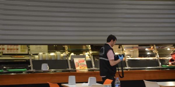 Pizzayı beğenmeyen polis kurşun yağdırdı