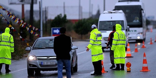 Trafikte makas atana hapis geliyor