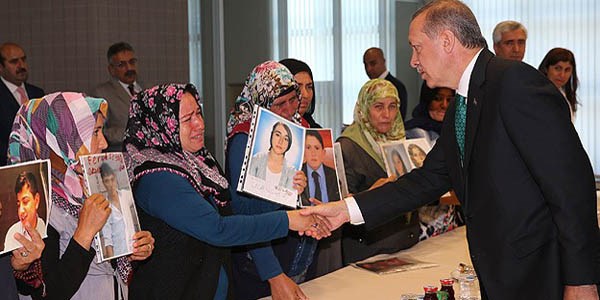 Erdoğan çocukları kaçırılan ailelerle görüştü