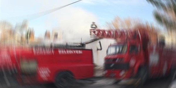 Yangına giden itfaiyeye taşlı saldırı