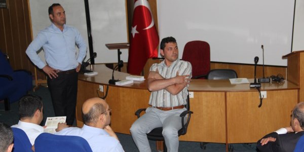 Masa başında çalışan memurlara egzersiz projesi