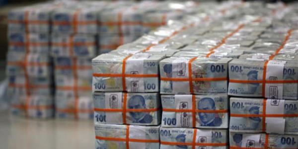 Batık bankacılar milyarlık borçla serbest