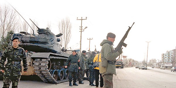 Sanıklar evde darbe davası bomboş