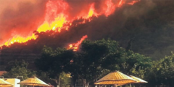 Antalya'da 4 otel ve 1 restoran yandı