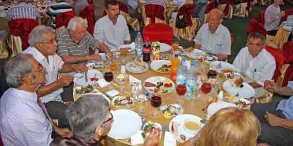 Hızlı yemek reflüyü tetikliyor