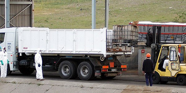 Tehlikeli atık taşıyan araçlara 'çipli' takip