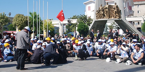 Türk Sağlık-Sen üyelerinden çalışma saati eylemi
