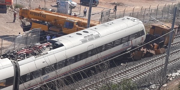 Yüksek Hızlı Tren kaza yaptı