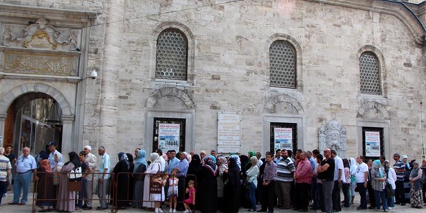 Eyüp Sultan Türbesi ziyarete açıldı