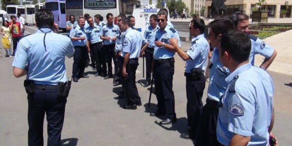 Şöförler Diyarbakır Belediyesi'ni bastı