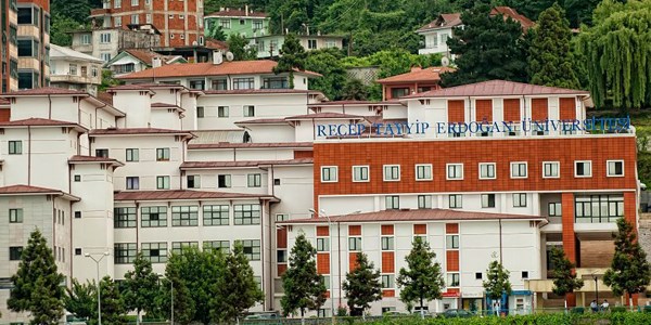 RTEÜ'yü seçen öğrenciye burs müjdesi