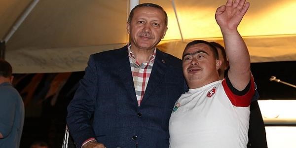 Erdoğan 30 bin kişiyle iftar açtı