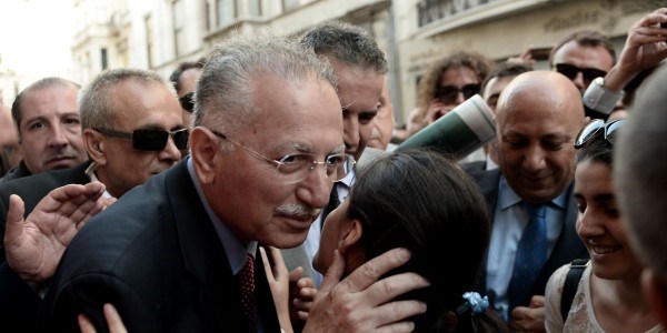 İhsanoğlu: Hak ve hukukun bekçisiyim