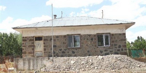 Köydeki okul muhtarlığa tahsis edilemez