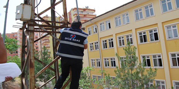 Borç ödenmedi, okulların elektriği kesildi