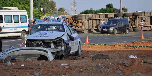 TIR dehşeti: 1 polis şehit, 1 polis yaralı