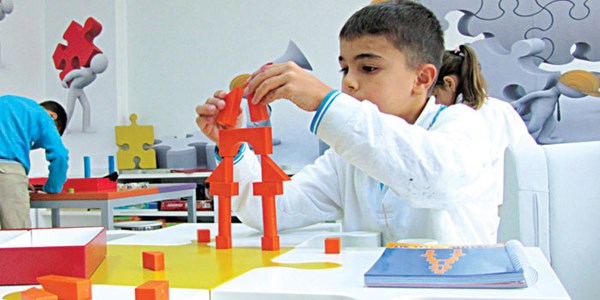 Üstün yeteneklilerin ailelerine farkındalık eğitimi