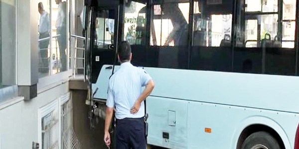 Geç kalan minibüs dakikasına 10 TL ceza ödüyor