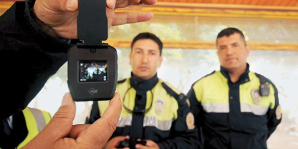 Diyarbakr'da polis yaka kamerasyla alacak