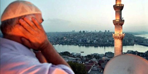Diyanet: Ezanın bir iki dakika erken okunmasıyla oruç bozulmaz